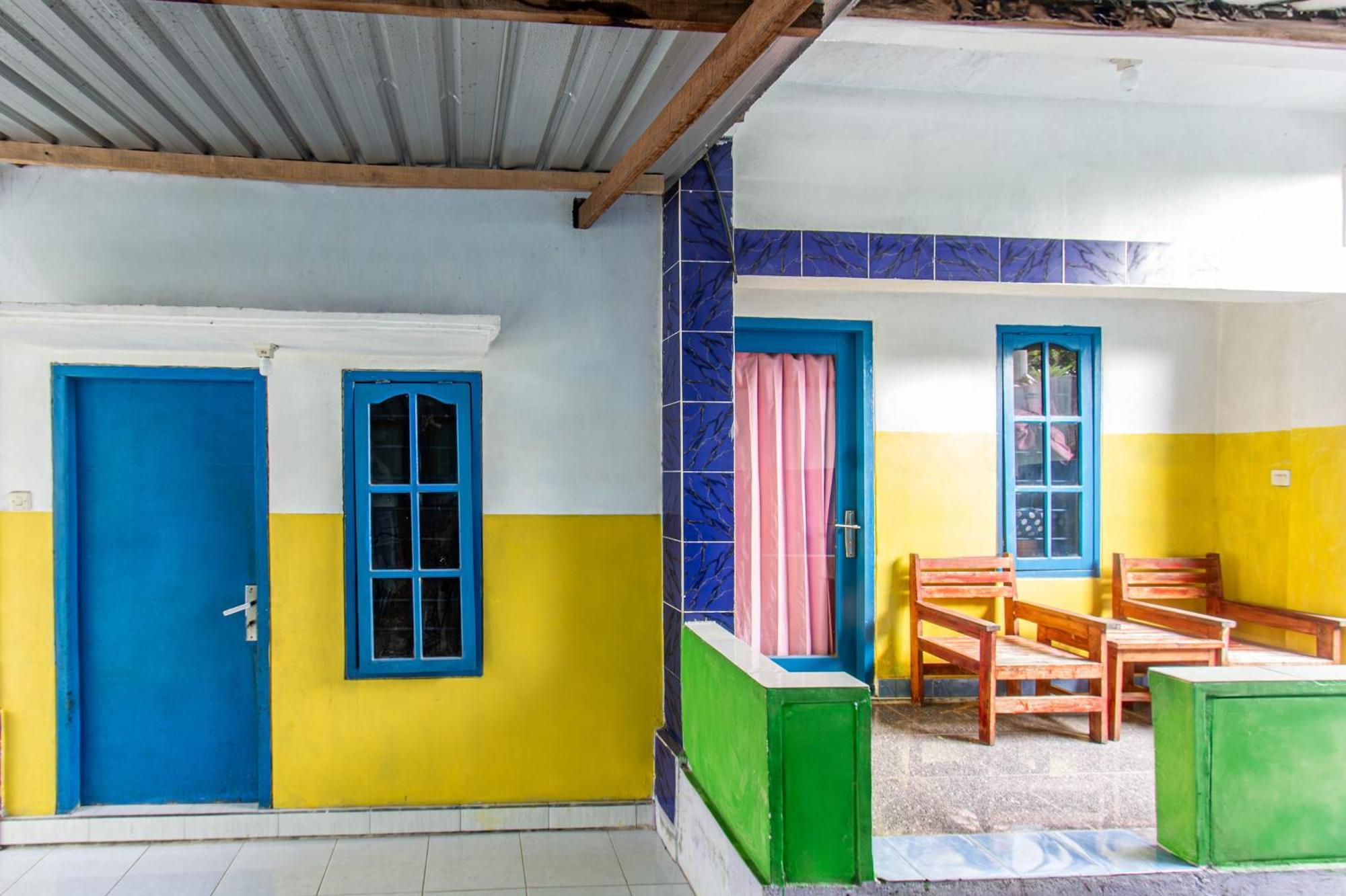 Oyo 93359 Kawi Homestay Praya Exterior photo